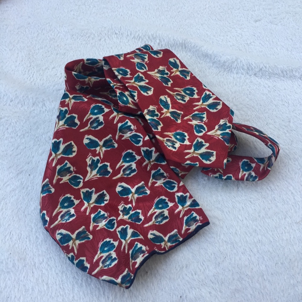 Bergere Tie & Hankerchief